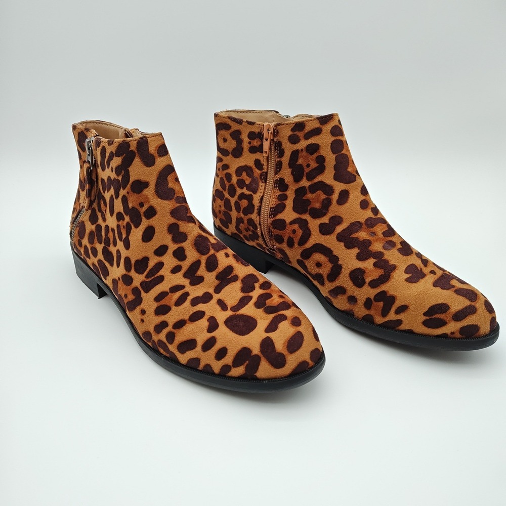 Time and Tru Leopard Print Ankle Booties Sz 10 Faux Suede Side Zip Chelsea Boots - Picture 2 of 9